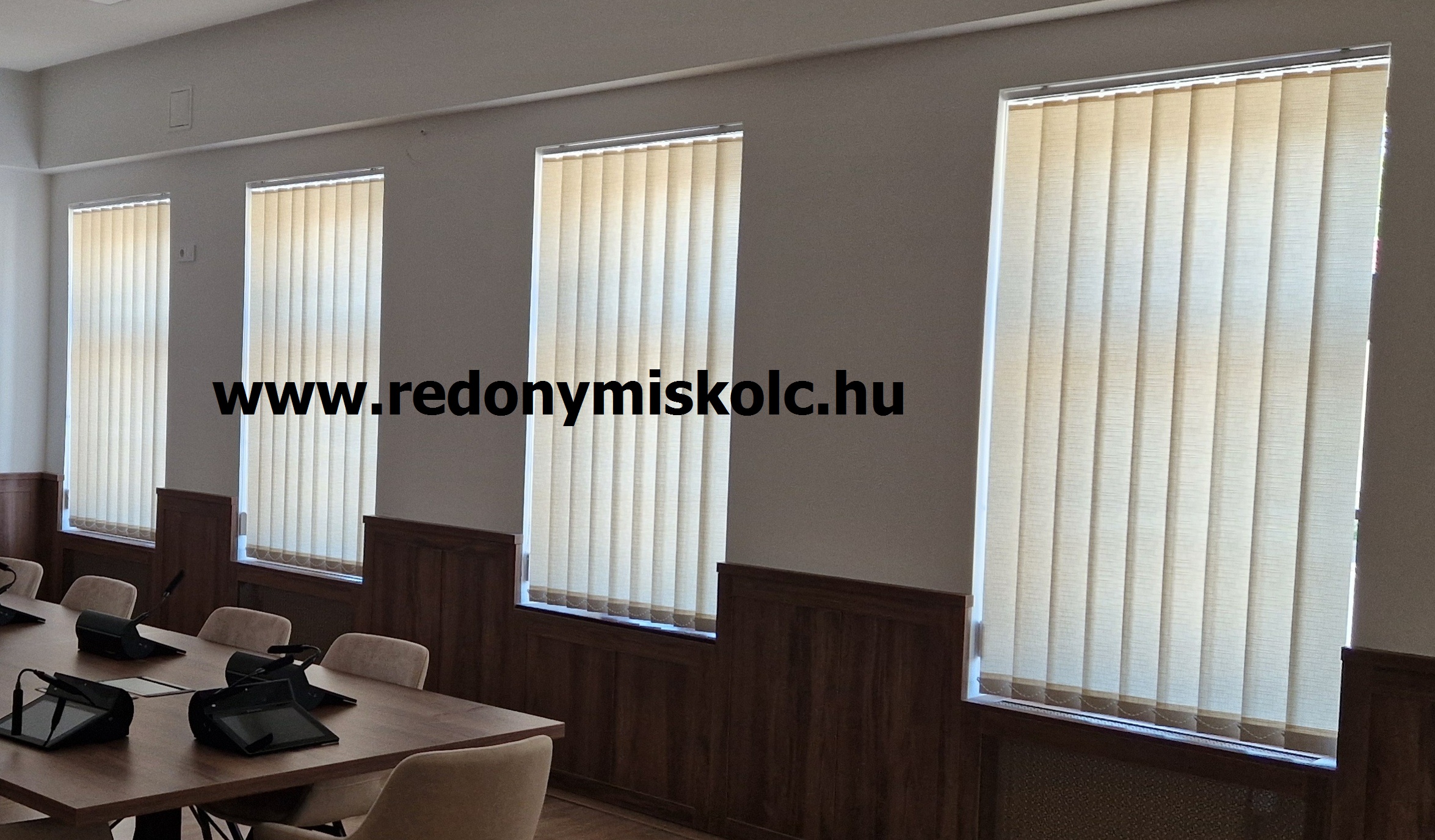 Szalagf�gg�ny