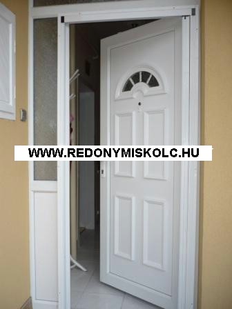 Plisz� sz�nyogh�l� ajt�n � nem haszn�ljuk